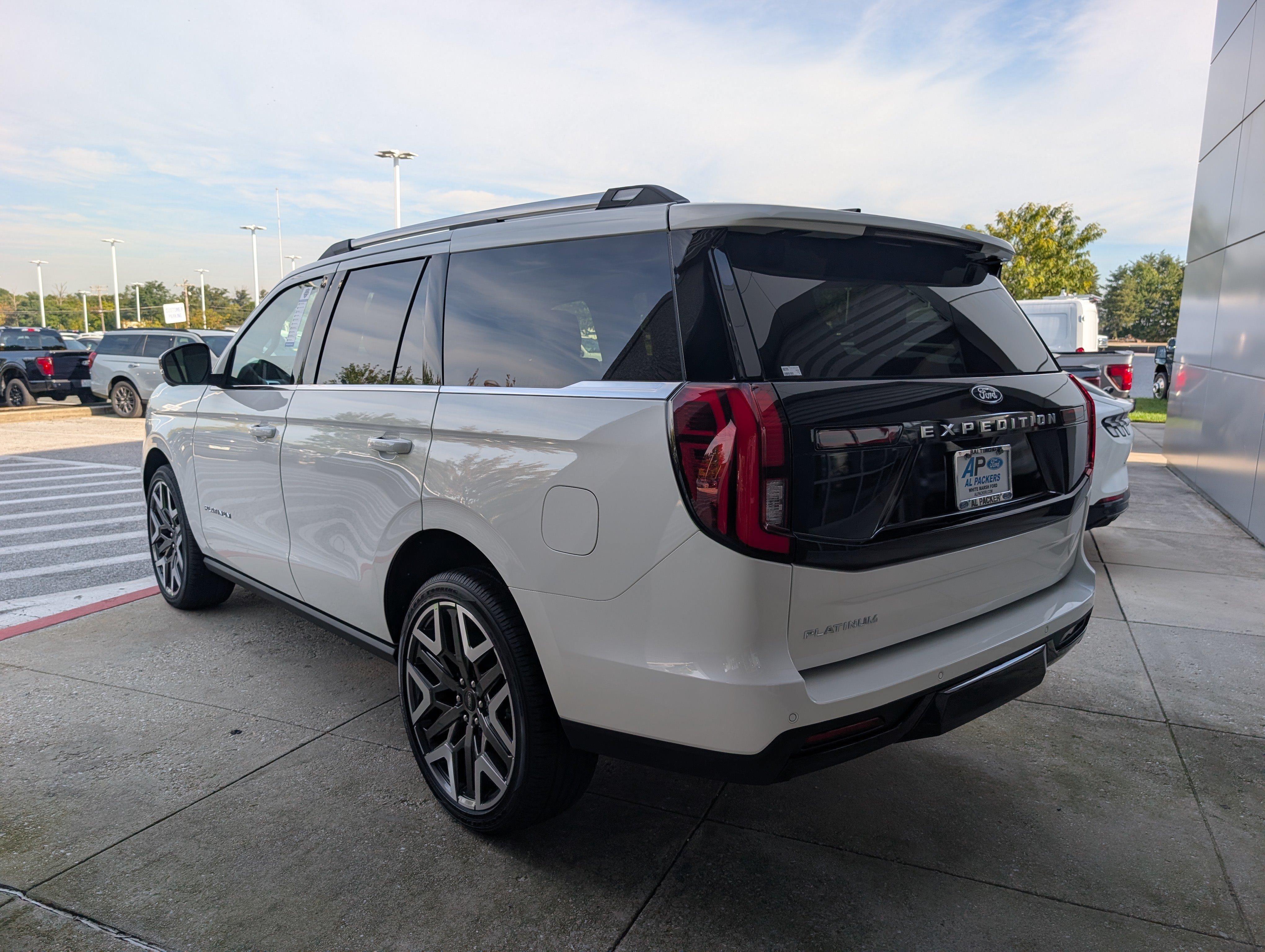 New 2027 Ford Expedition Platinum w/ Platinum Ultimate Package AWD/4WD image 3