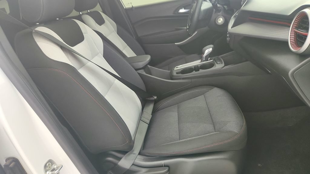 Certified 2024 Chevrolet Trax RS FWD image 27