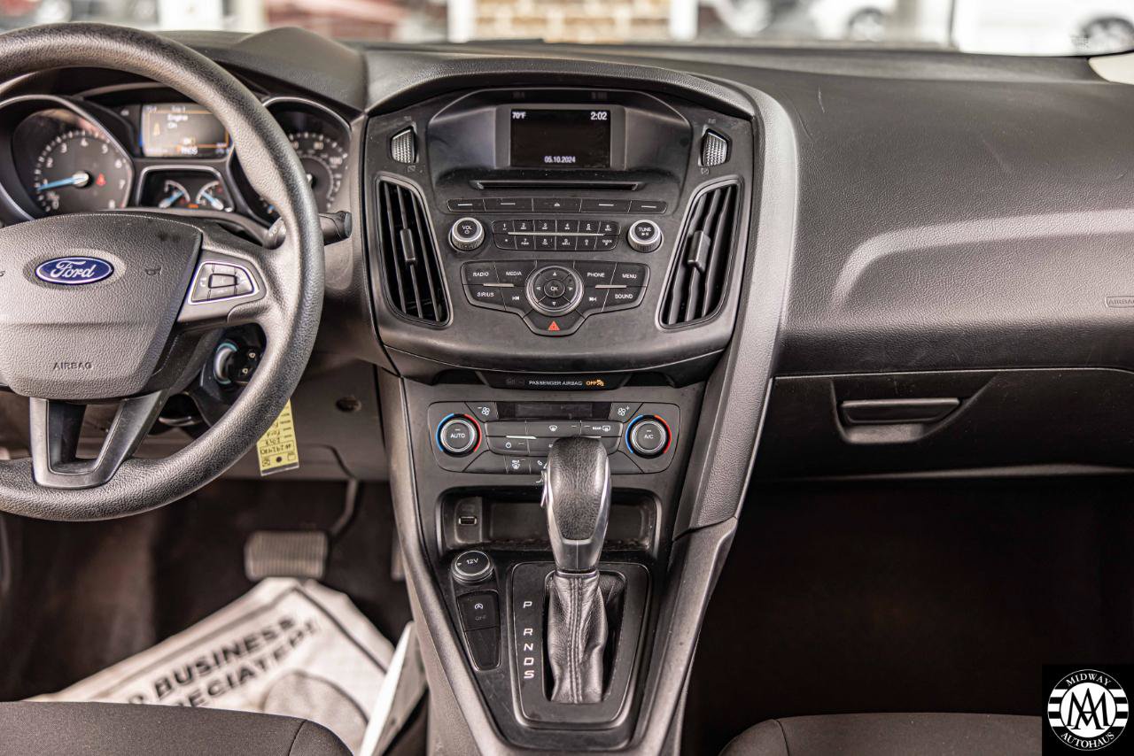 Used 2017 Ford Focus SE FWD image 37