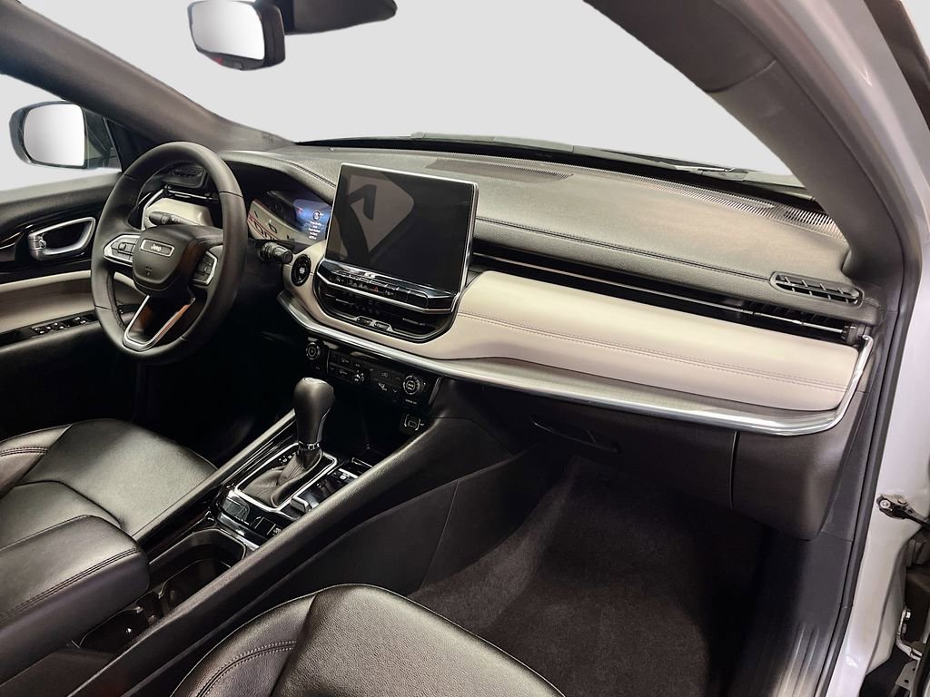 Used 2024 Jeep Compass Limited image 28