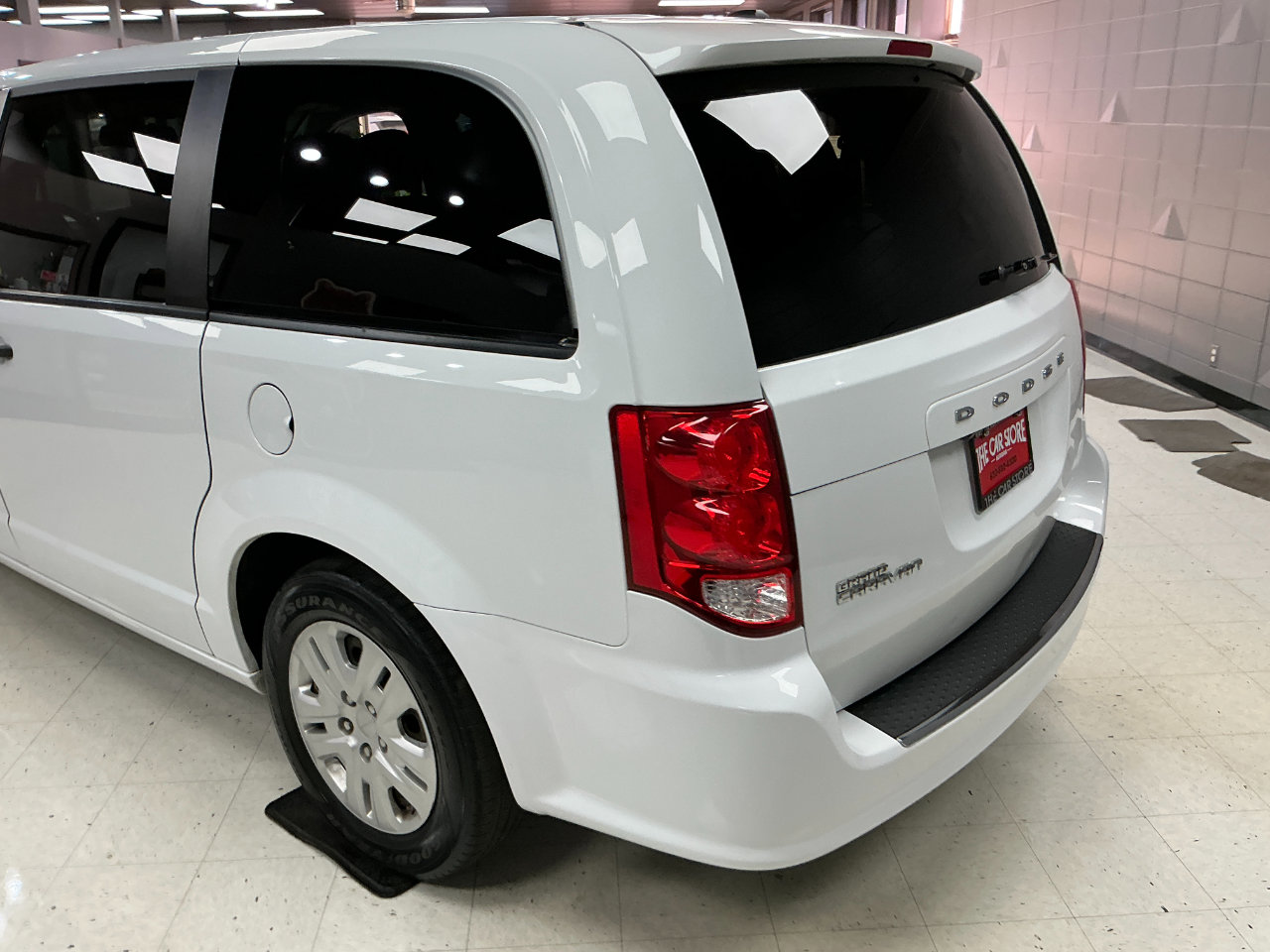 Used 2019 Dodge Grand Caravan SE w/ UConnect Hands-Free Group image 30