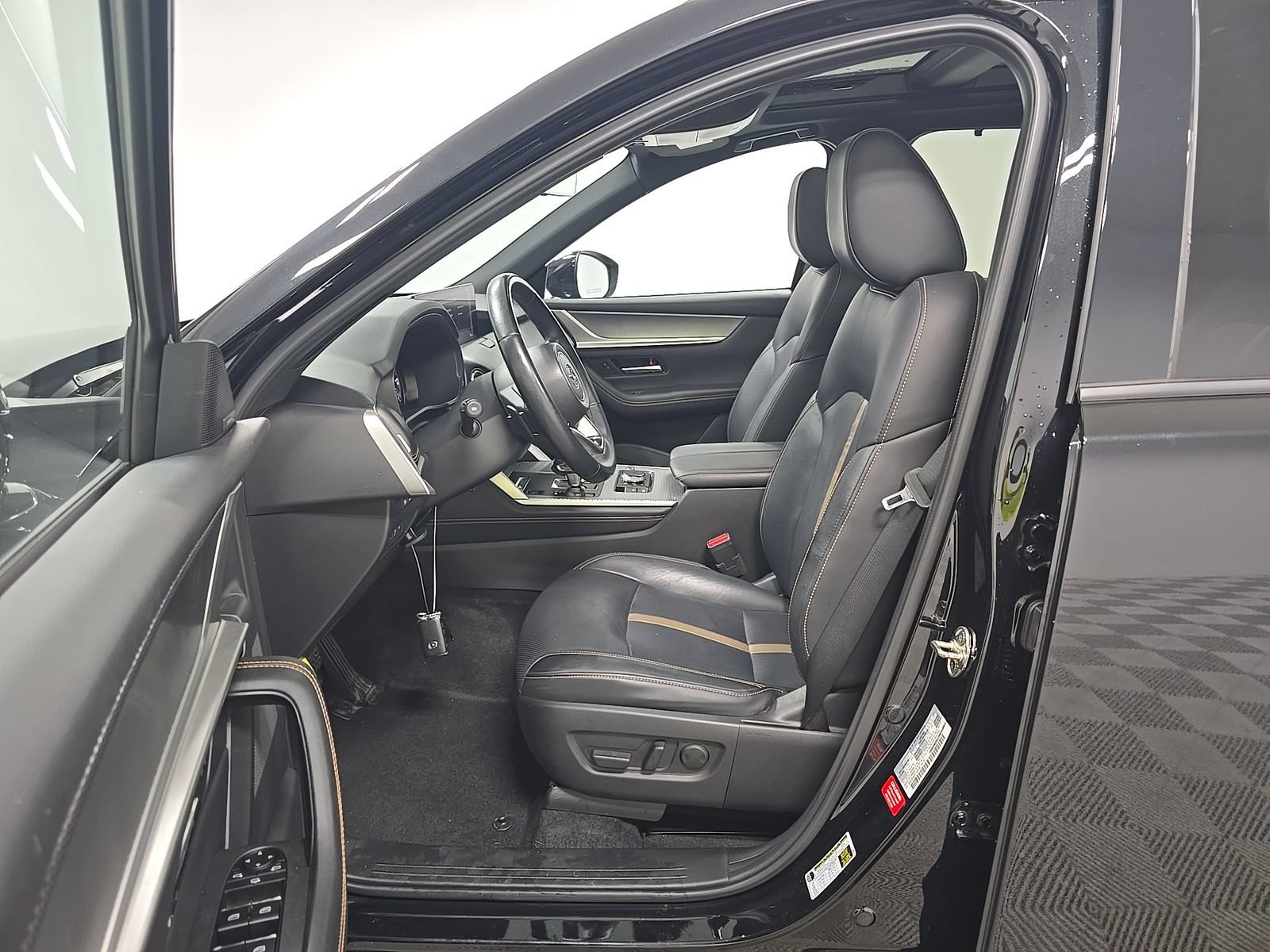 Used 2025 MAZDA CX-70 Plug-In Hybrid w/ Premium Plus AWD/4WD image 3