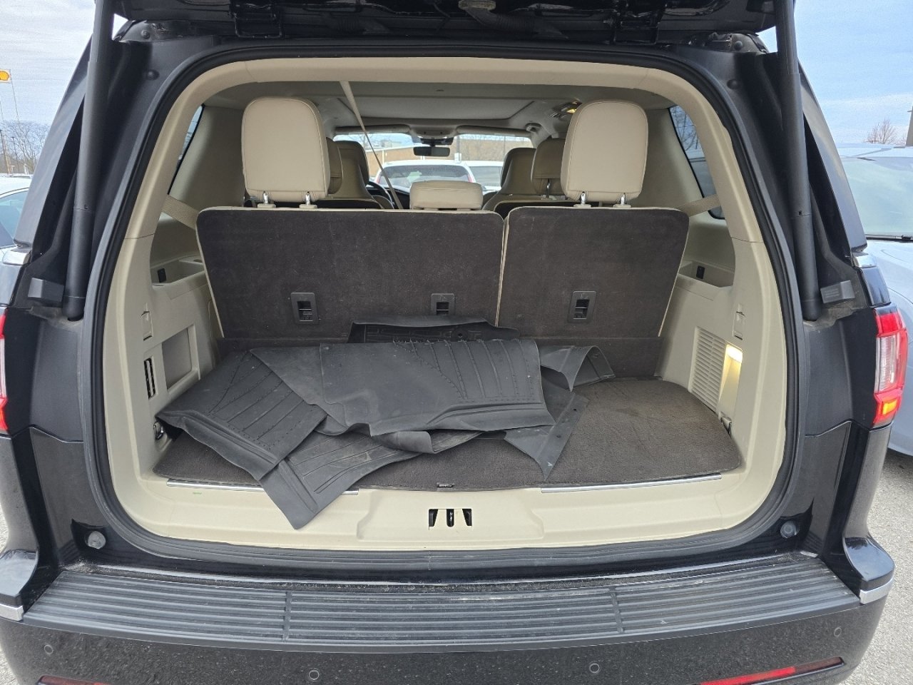 Used 2018 Lincoln Navigator Reserve w/ Technology Package image 9