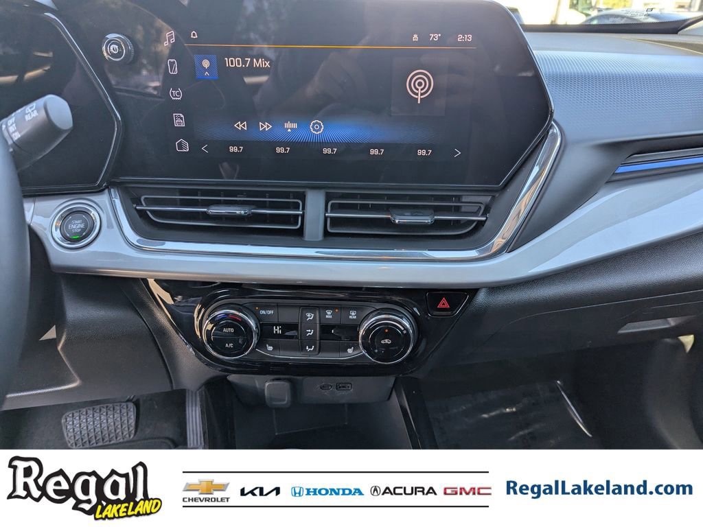 Used 2025 Chevrolet Trax LT w/ LT Convenience Package image 18