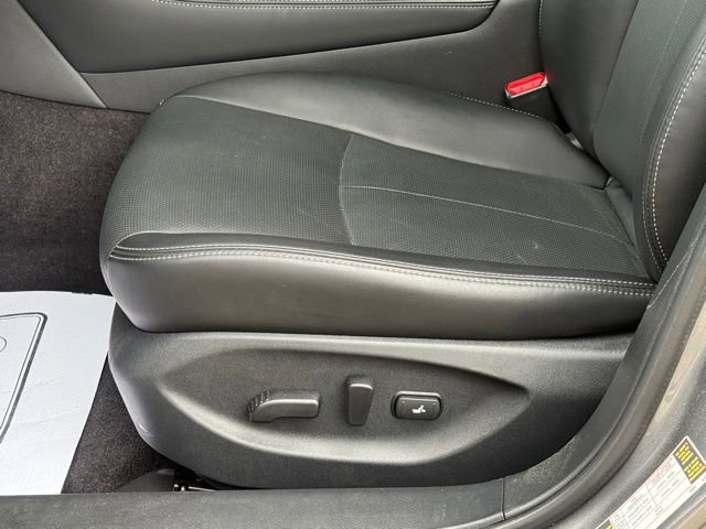 Used 2023 INFINITI Q50 Sensory image 14
