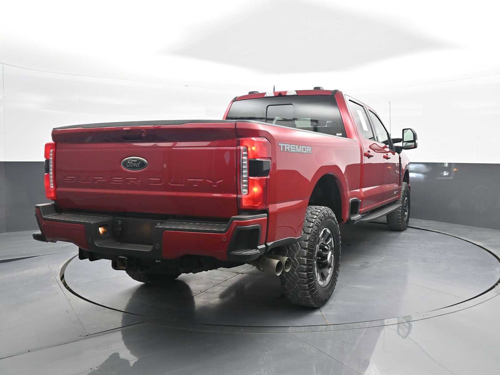 Used 2024 Ford F250 Lariat w/ Tremor Off-Road Package image 7