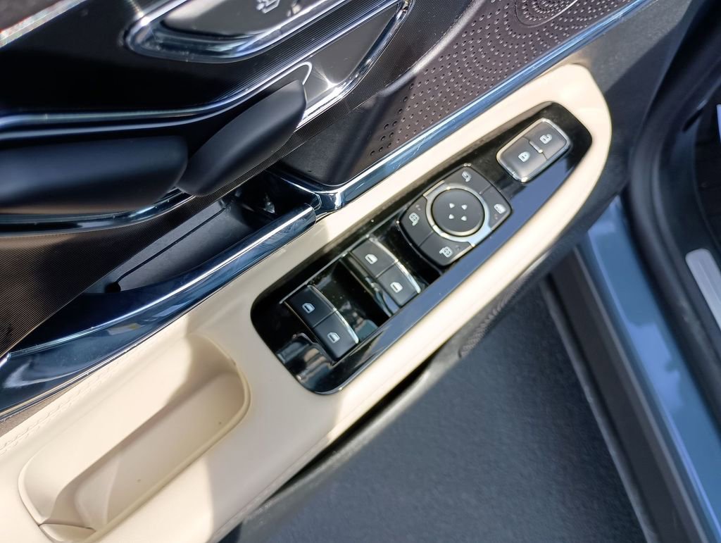 Used 2025 Lincoln Corsair FWD image 19