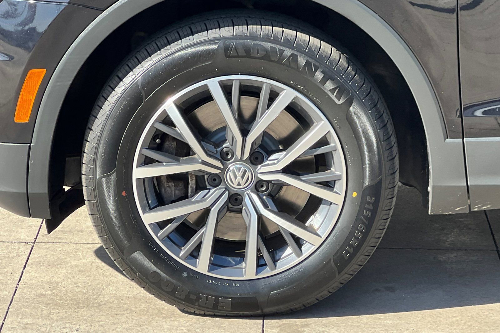 Used 2019 Volkswagen Tiguan SE w/ Panoramic Sunroof Package image 27