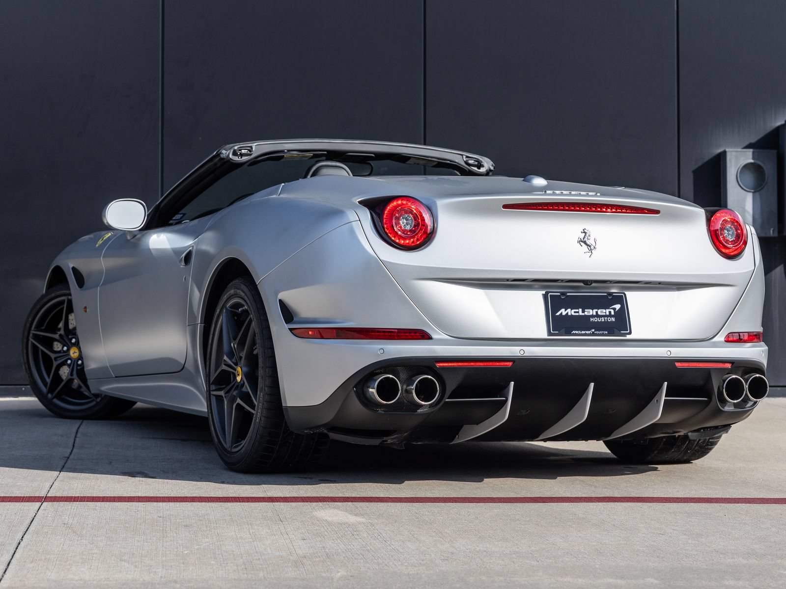 Used 2015 Ferrari California T RWD image 6