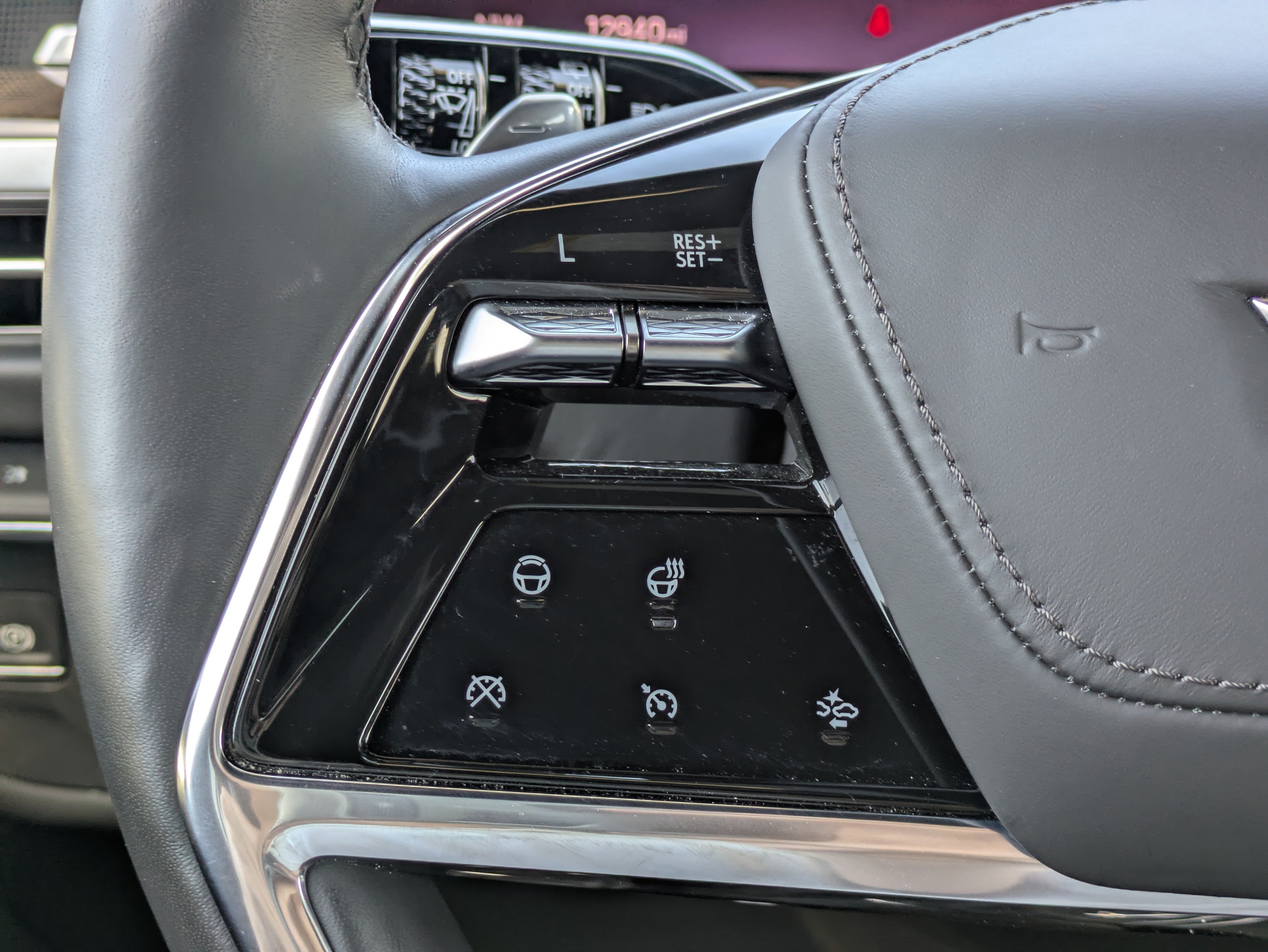 Certified 2025 Cadillac Escalade Sport Platinum w/ LPO, Floor Liner Package AWD/4WD image 25