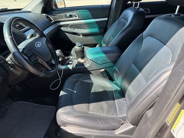 Used 2017 Ford Explorer XLT w/ Equipment Group 202A image 4
