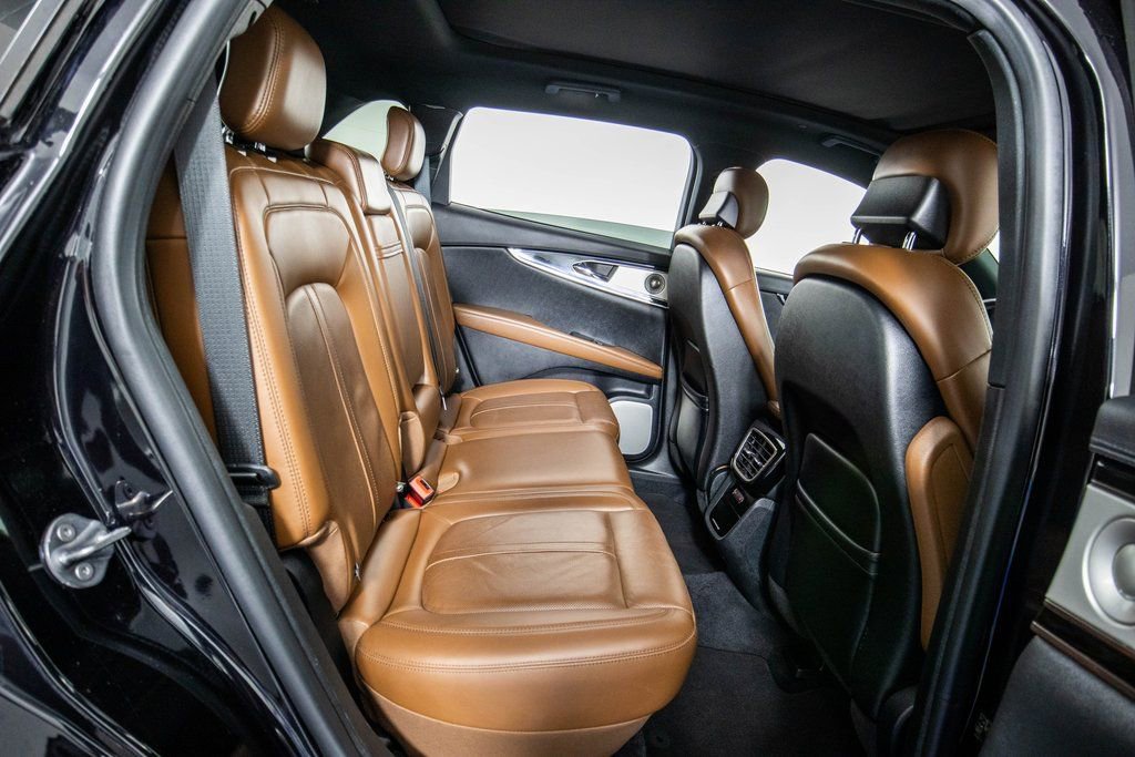 Used 2022 Lincoln Nautilus Reserve w/ Equipment Group 202A image 11