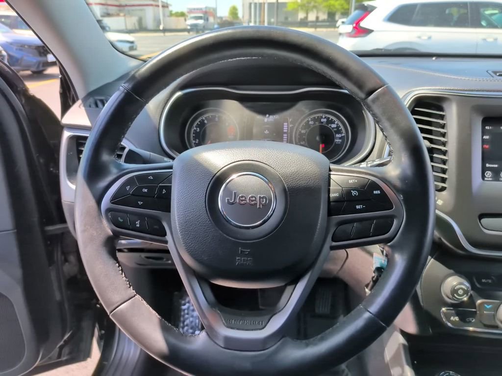 Used 2019 Jeep Cherokee Latitude w/ Cold Weather Group AWD/4WD image 24