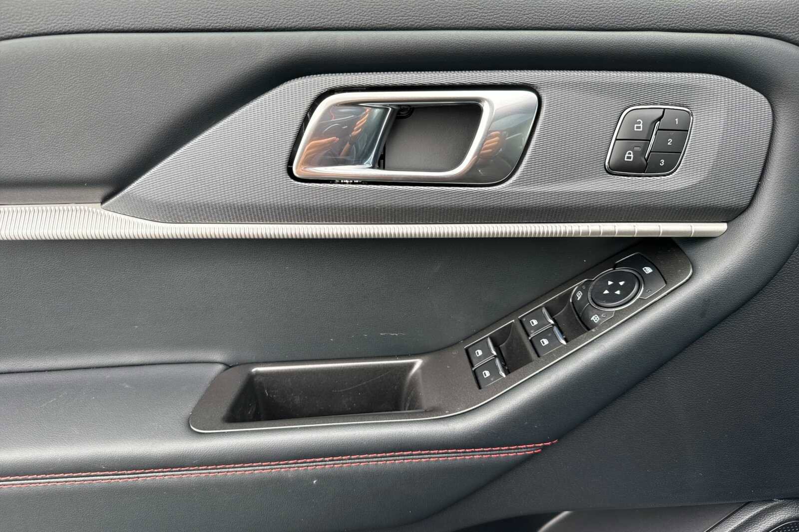 New 2026 Ford Explorer ST-Line w/ ST-Line Street Pack AWD/4WD image 15