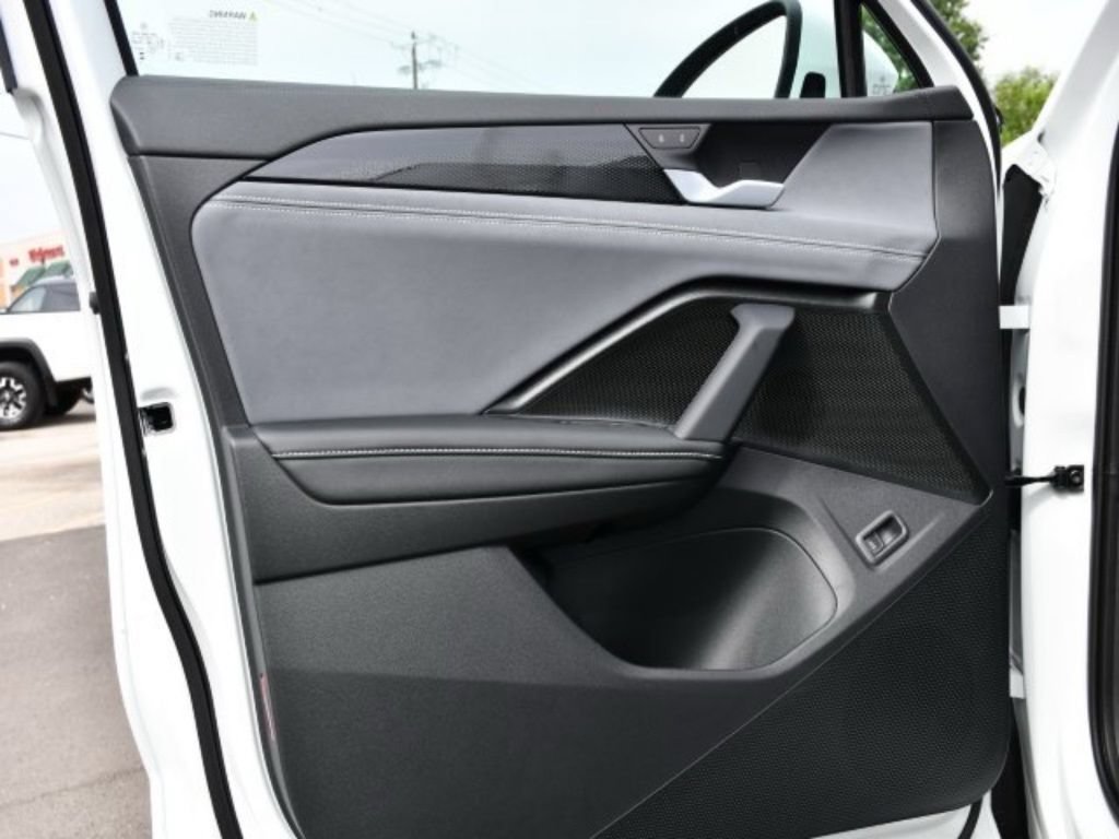 New 2025 Volkswagen Tiguan SE AWD/4WD image 10