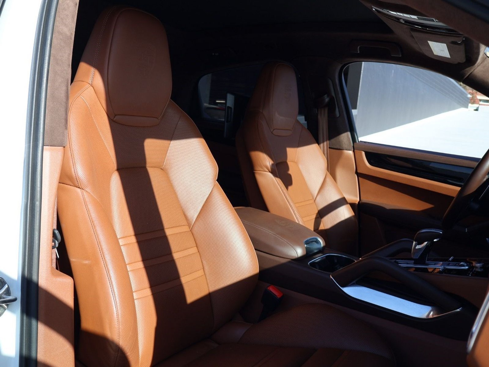 Certified 2022 Porsche Cayenne Turbo AWD/4WD image 24