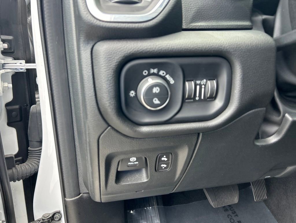Used 2025 RAM 1500 Laramie AWD/4WD image 36