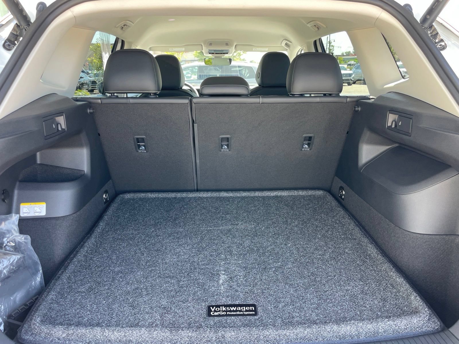 Certified 2025 Volkswagen Tiguan SE FWD image 46