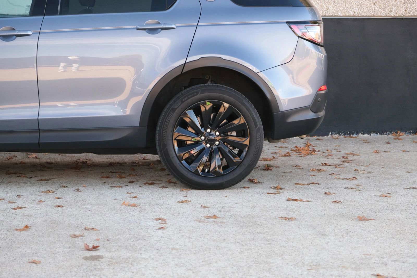 Used 2020 Land Rover Discovery Sport SE image 17