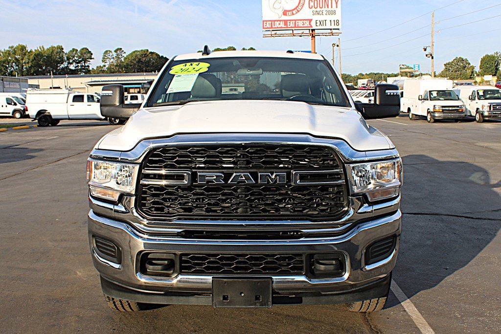 Used 2024 RAM 2500 Tradesman w/ Chrome Appearance Group AWD/4WD image 12