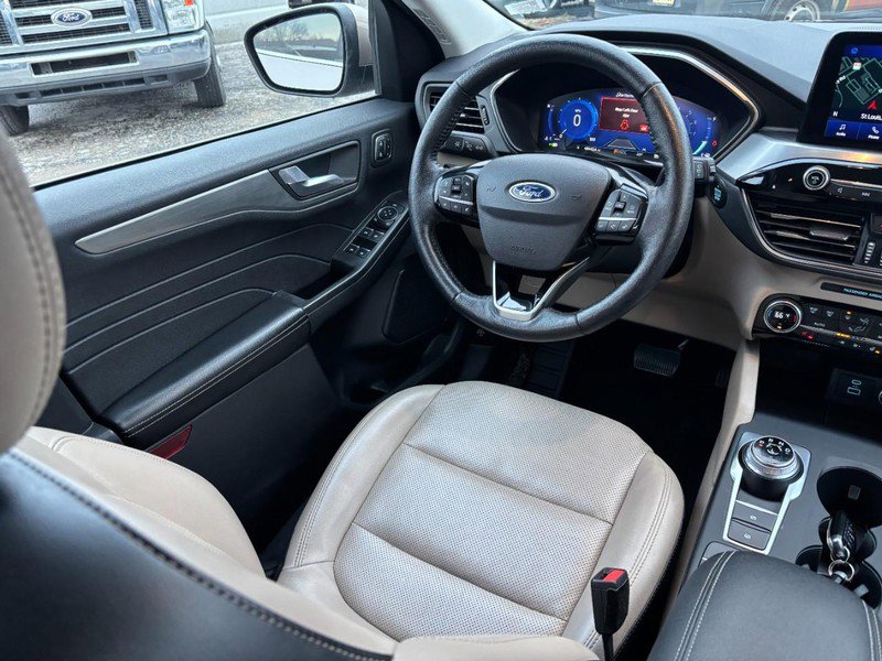 Used 2021 Ford Escape Titanium image 13