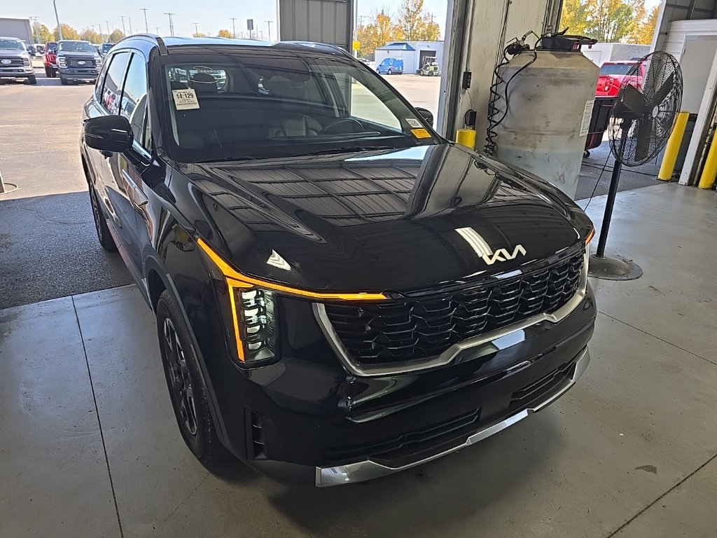 Used 2025 Kia Sorento S AWD/4WD image 1
