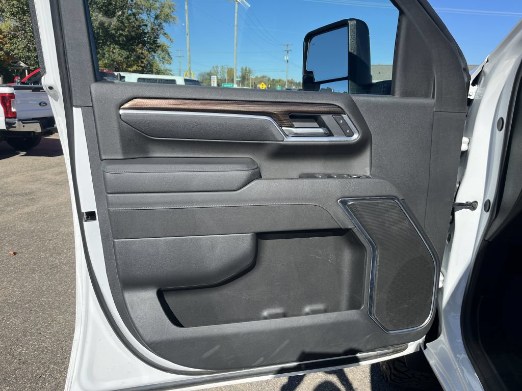 Used 2025 Chevrolet Silverado 2500 LT w/ Trail Boss Package AWD/4WD image 18