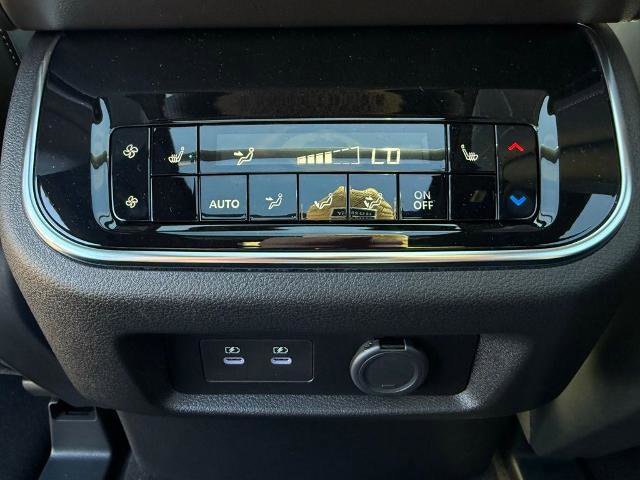 New 2025 Nissan Armada Platinum Reserve image 12