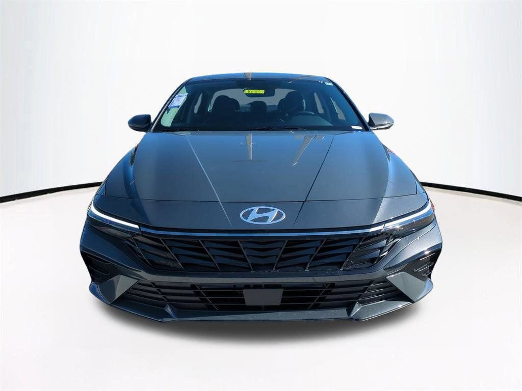 New 2026 Hyundai Elantra Limited FWD image 3