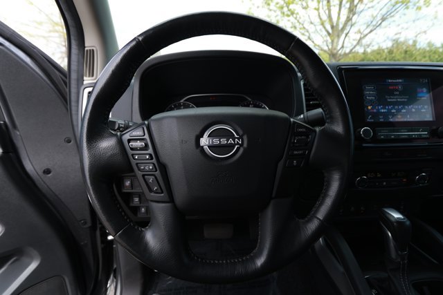 Used 2023 Nissan Frontier SV w/ Technology Package RWD image 11