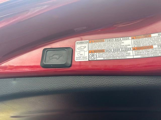 Used 2018 Toyota RAV4 XLE AWD/4WD image 11