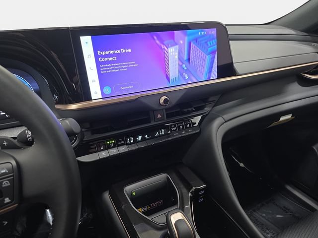 Certified 2025 Toyota Crown Signia AWD/4WD image 17