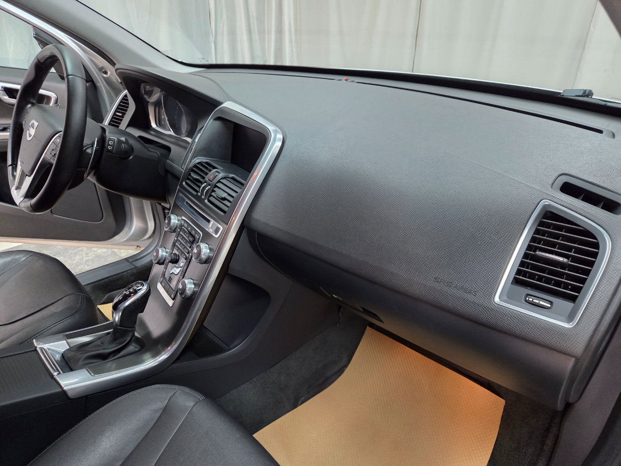 Used 2015 Volvo XC60 T6 image 18