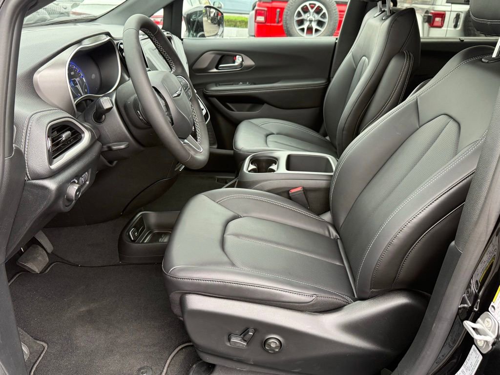 New 2026 Chrysler Pacifica Select image 19