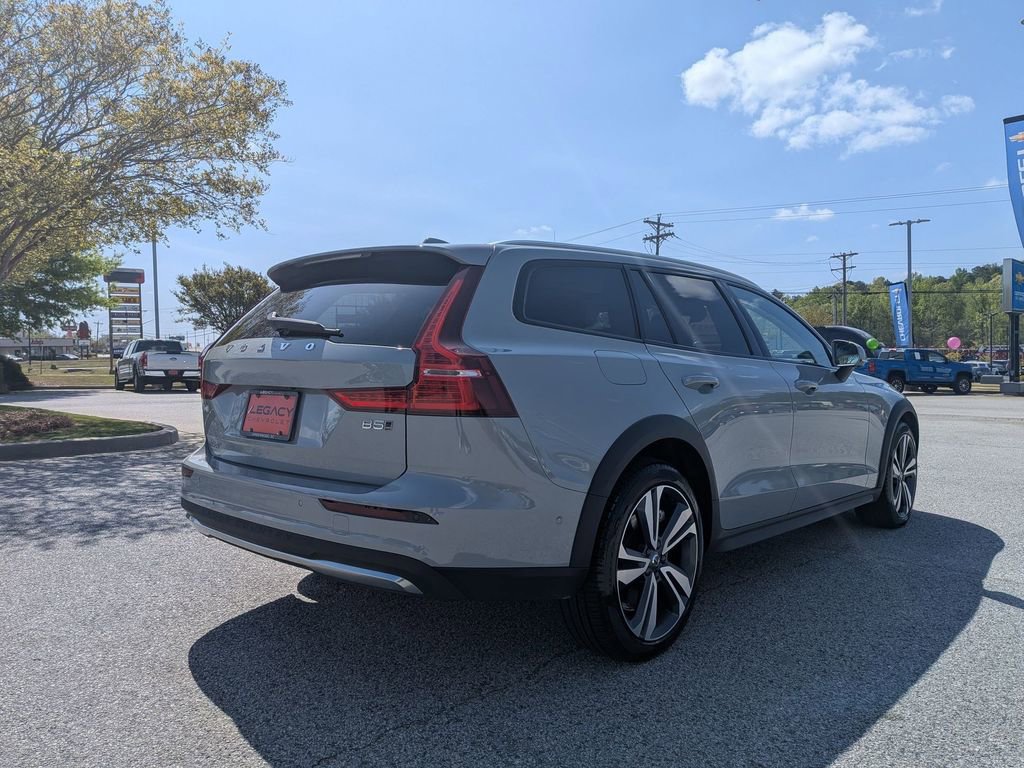 Used 2025 Volvo V60 B5 Cross Country Plus AWD/4WD image 8