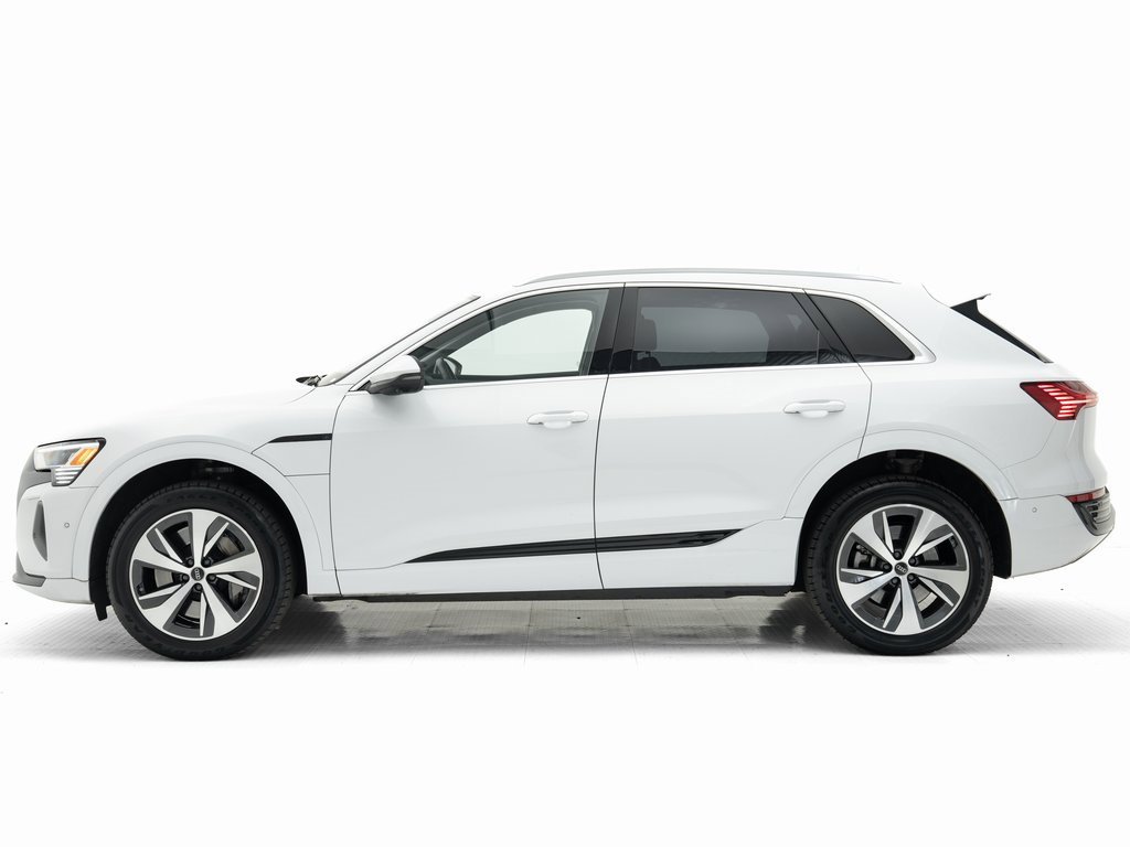 Used 2024 Audi Q8 e-tron Premium Plus image 29