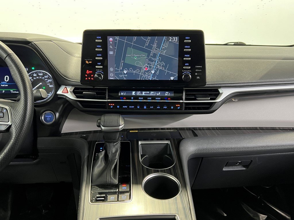 Used 2023 Toyota Sienna Limited image 22