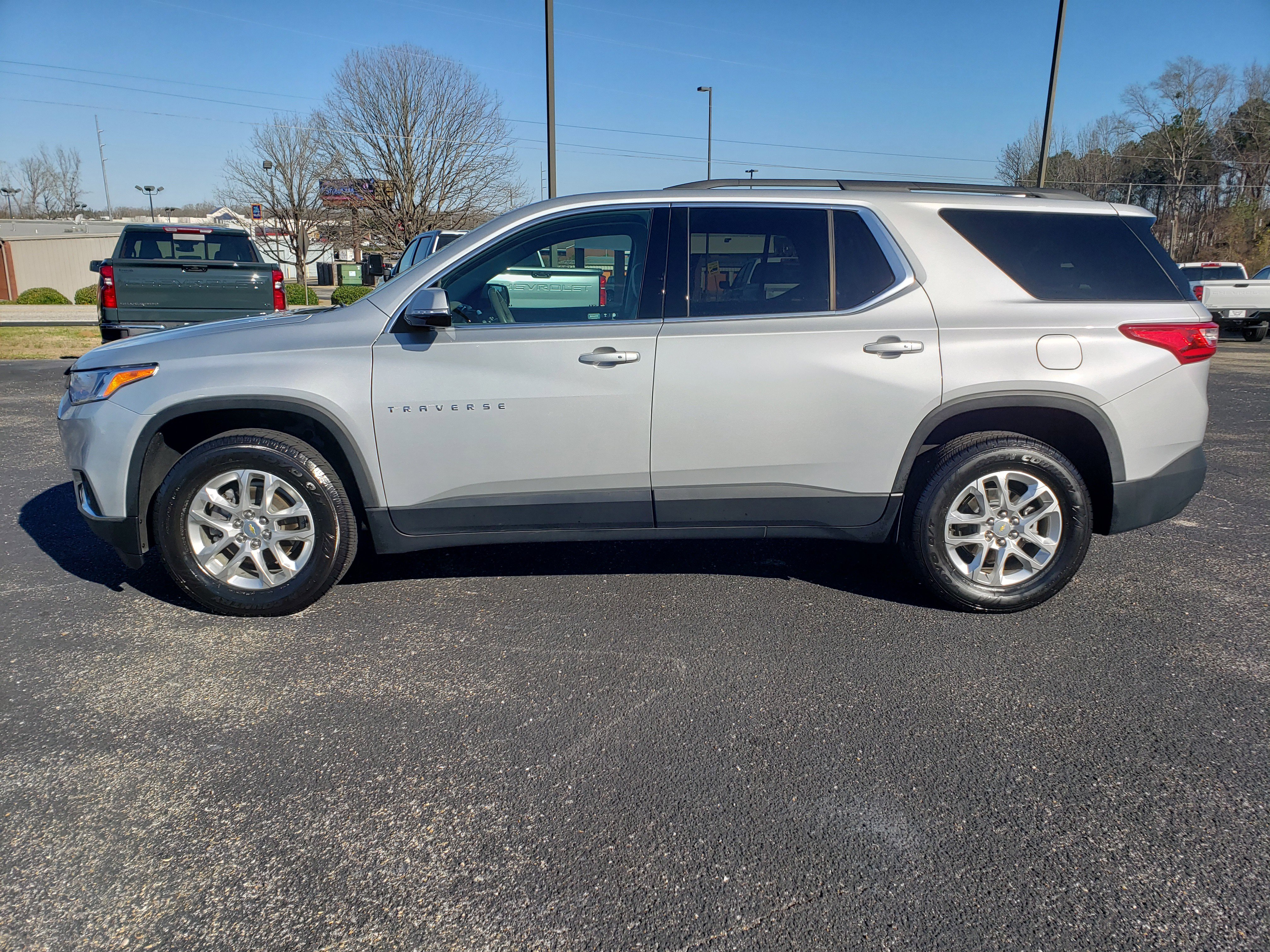 Used 2020 Chevrolet Traverse LT image 6