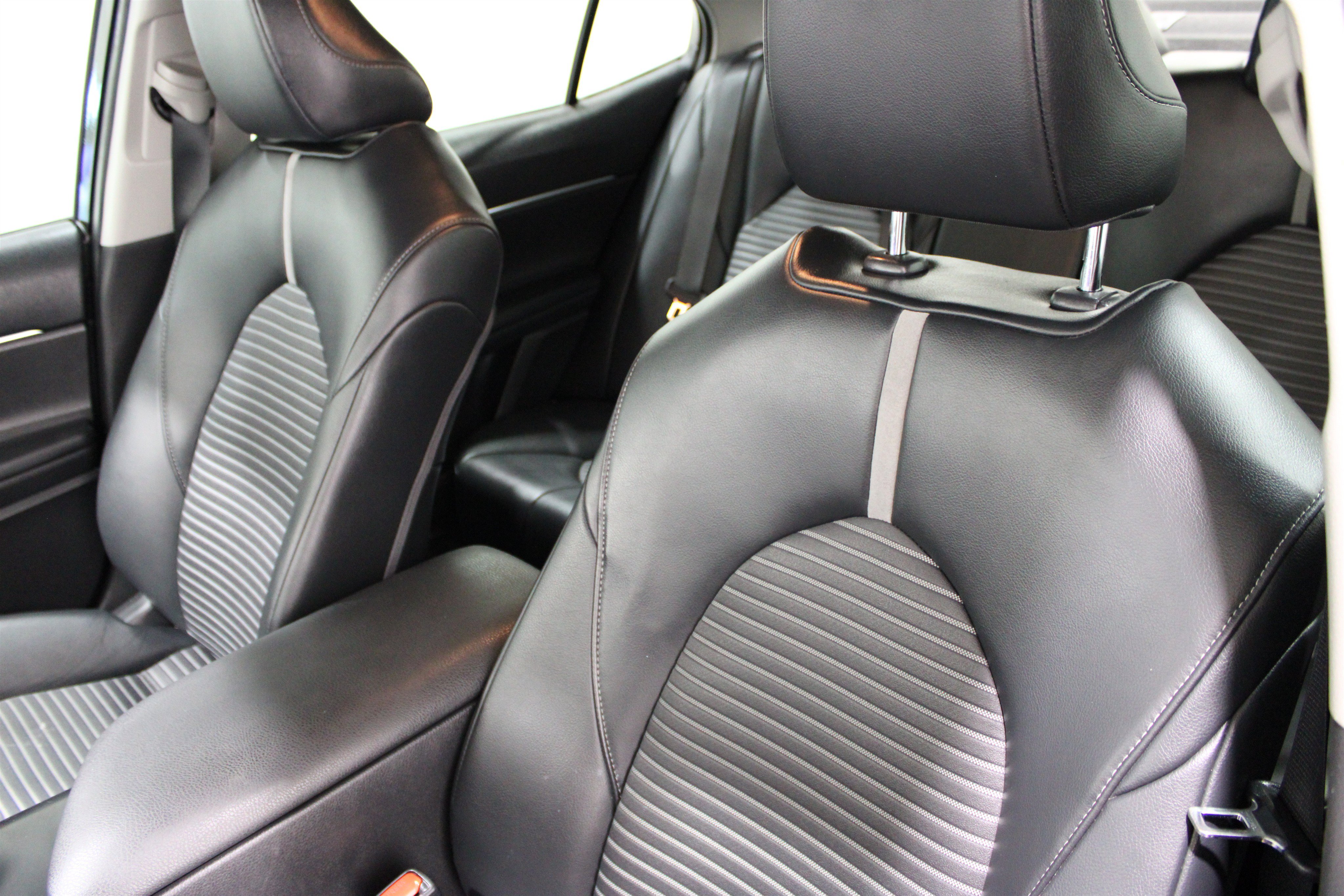 Used 2020 Toyota Camry SE w/ Protection Package (Q2) FWD image 4