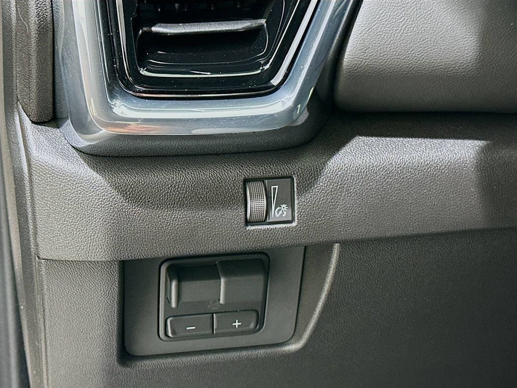 New 2026 GMC Canyon Elevation w/ Convenience Package RWD image 13