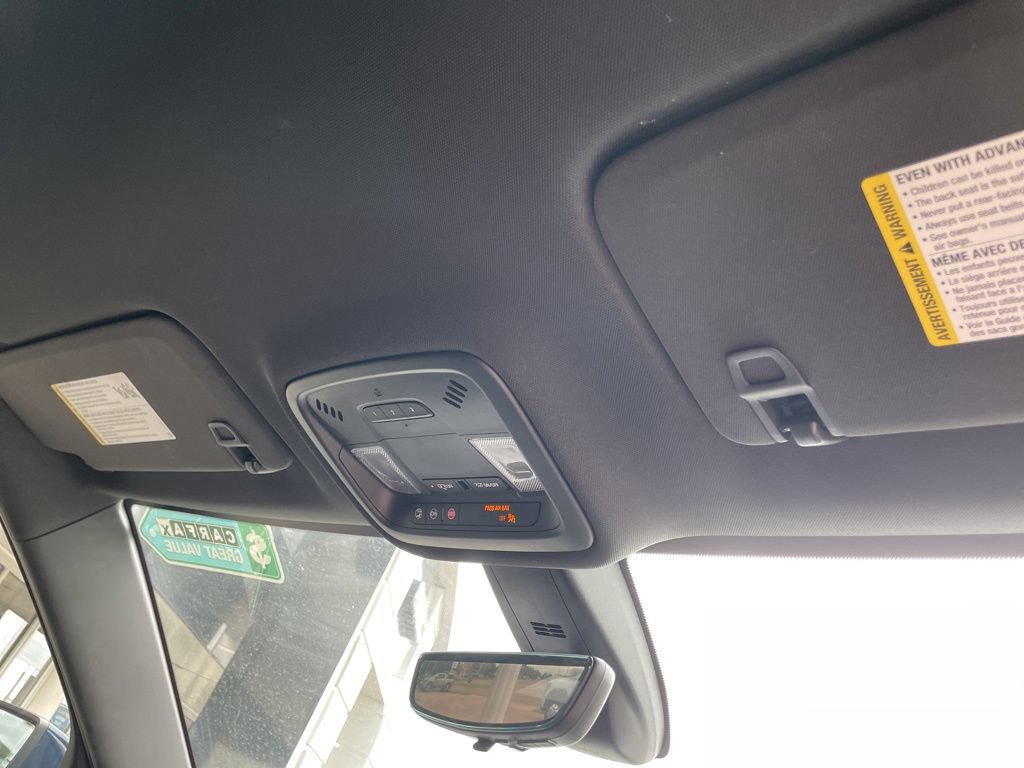 Used 2022 Chevrolet Traverse LT FWD image 23