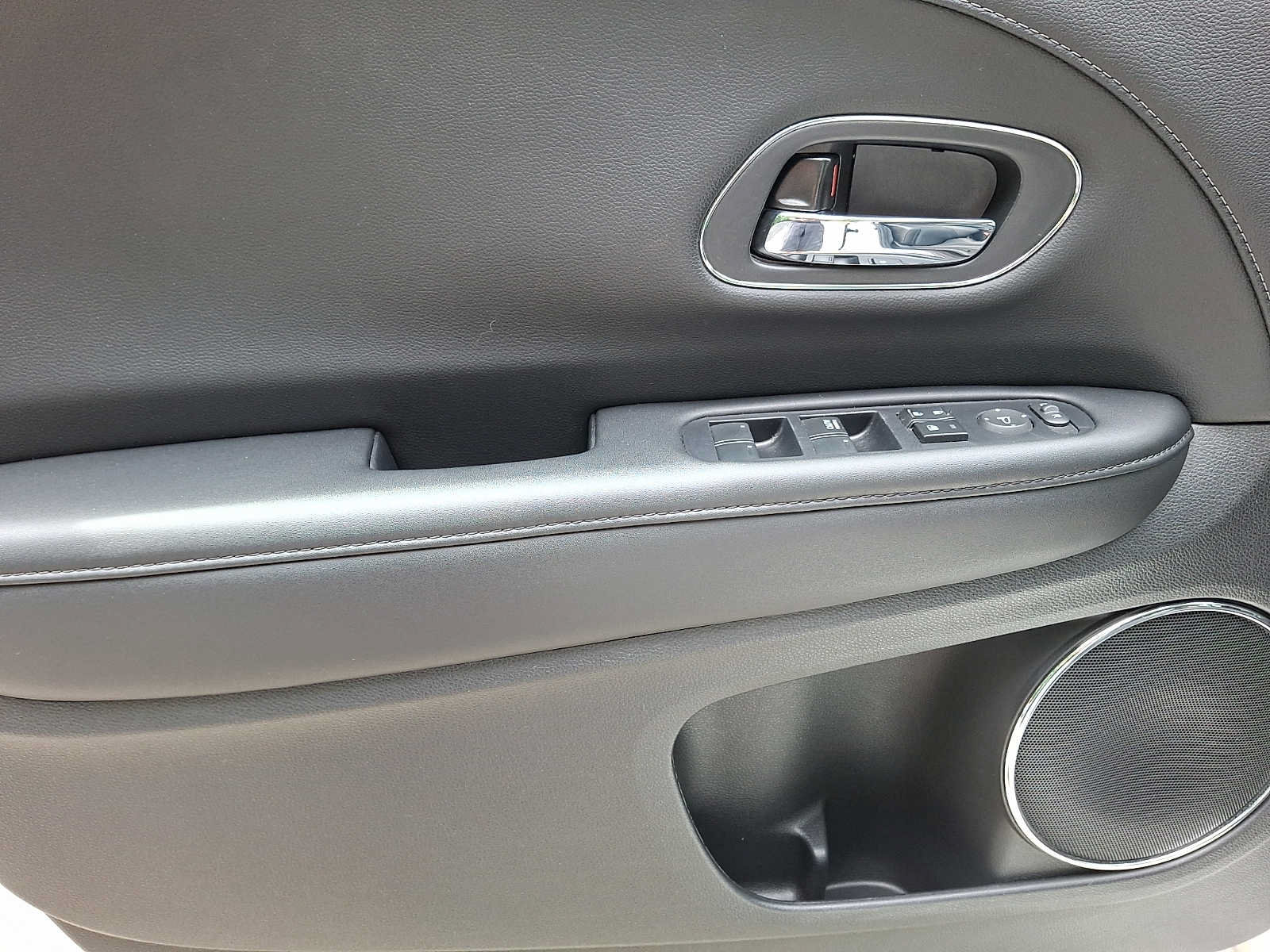Used 2019 Honda HR-V Touring image 9