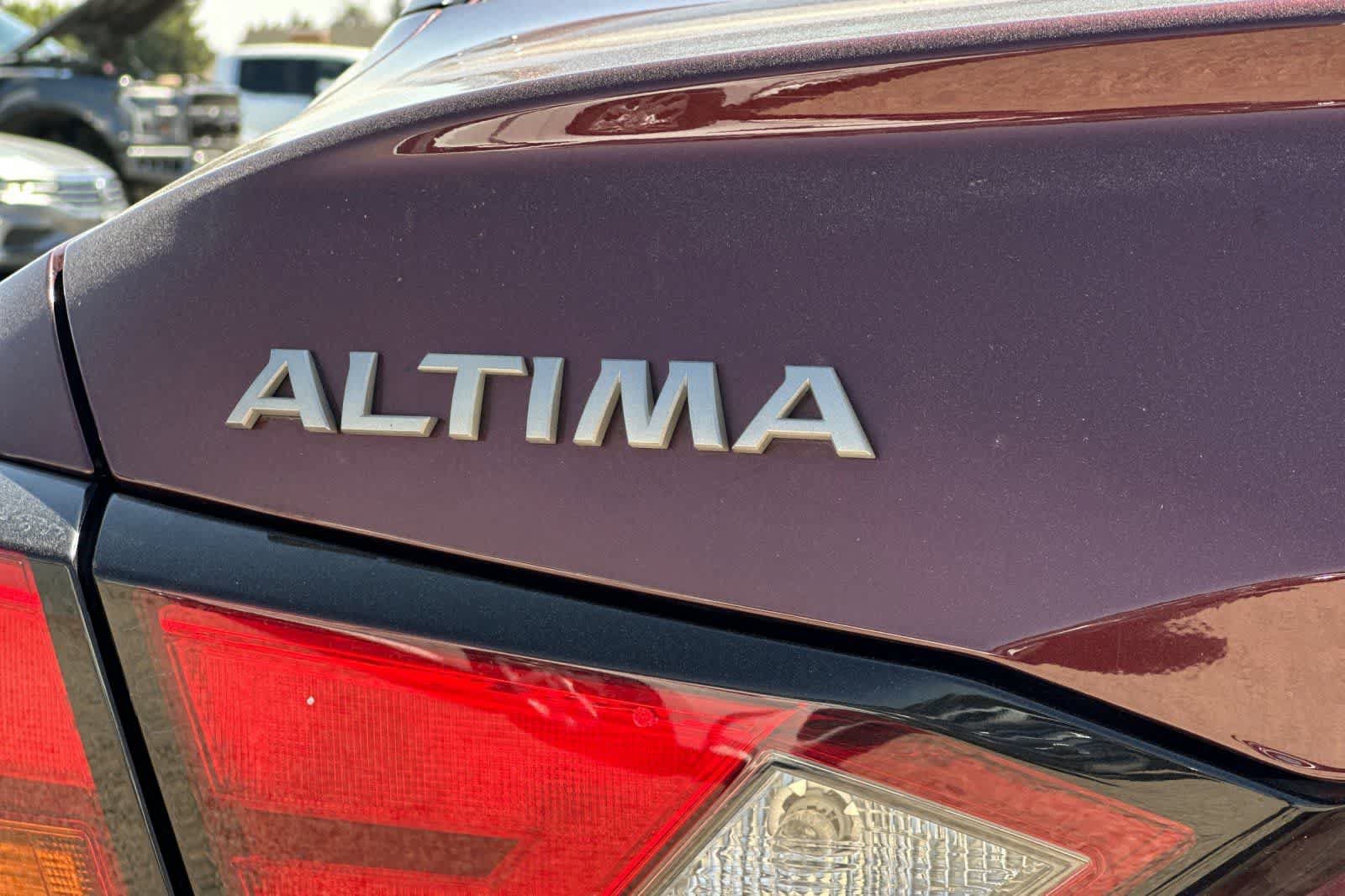 Used 2025 Nissan Altima 2.5 SV FWD image 14