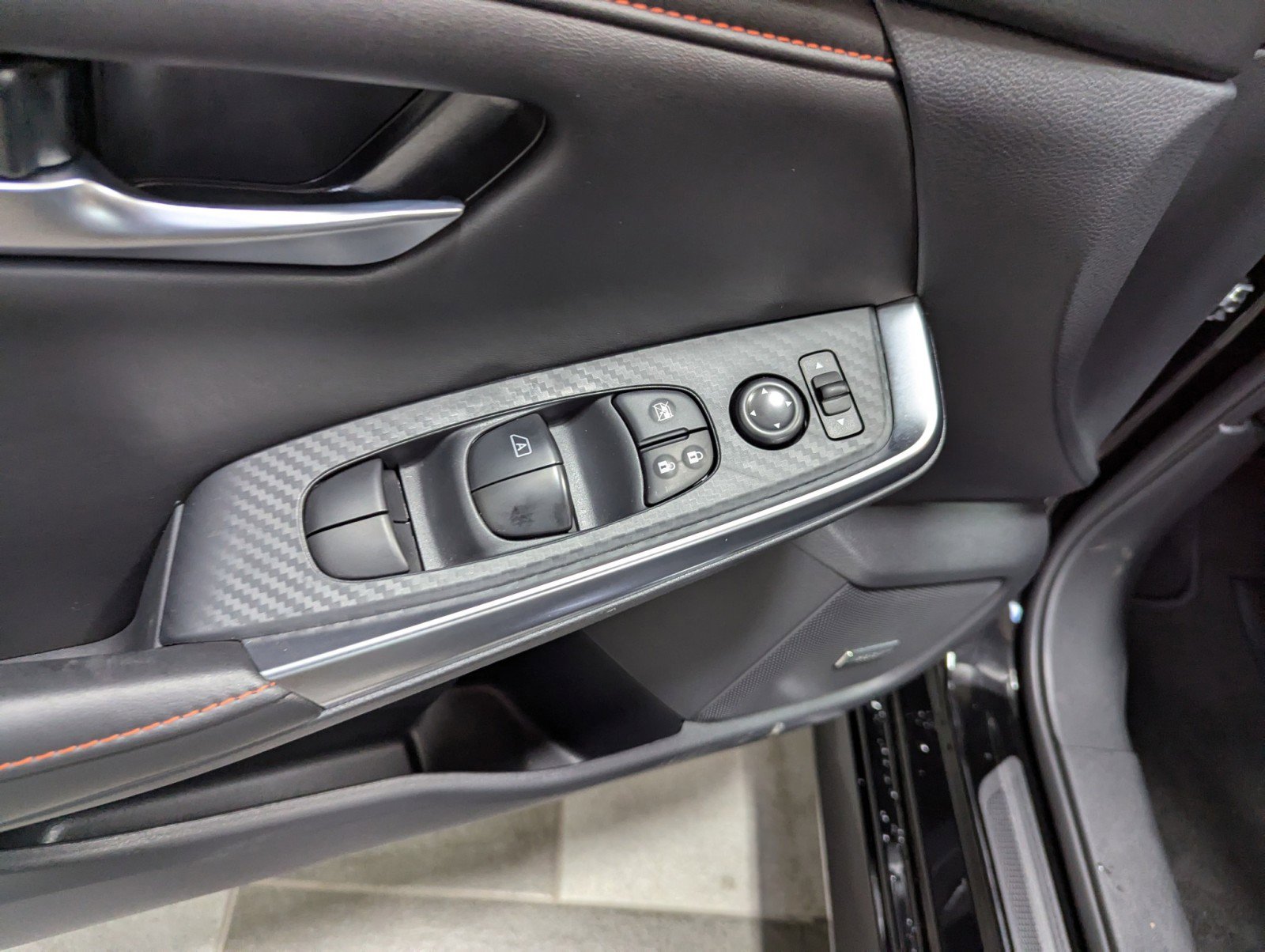 Used 2025 Nissan Sentra SR w/ SR Premium Package image 14