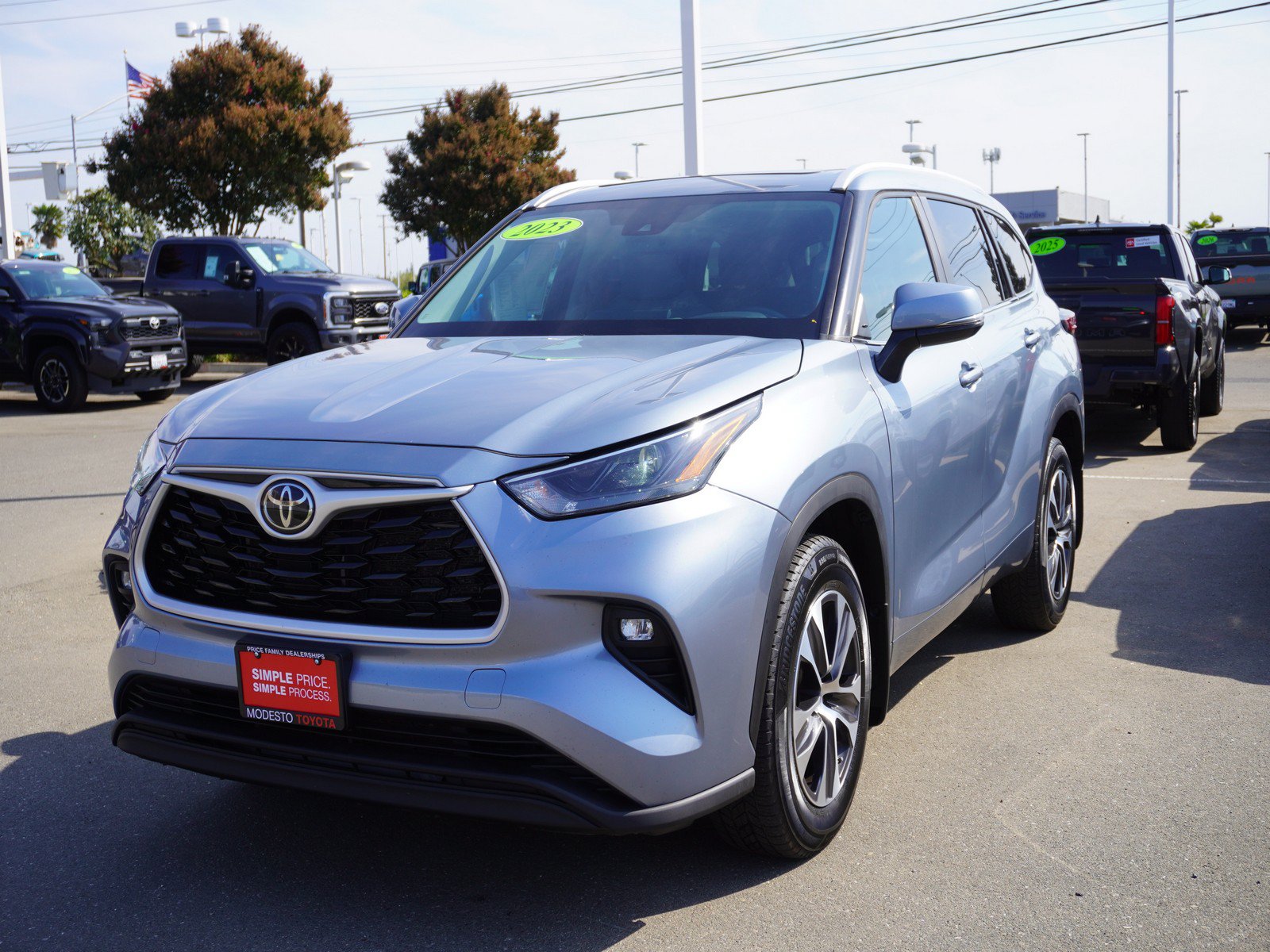 Used 2023 Toyota Highlander XLE AWD/4WD image 5