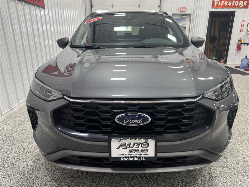 Used 2023 Ford Escape ST-Line w/ Tech Pack #1 FWD image 3