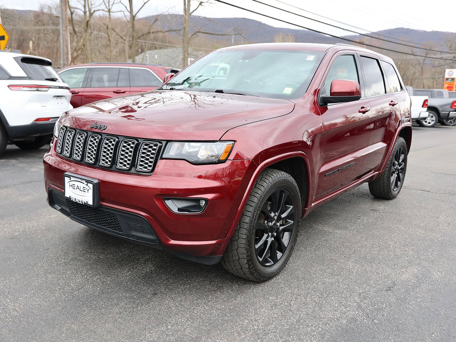 Used 2020 Jeep Grand Cherokee Altitude AWD/4WD image 3