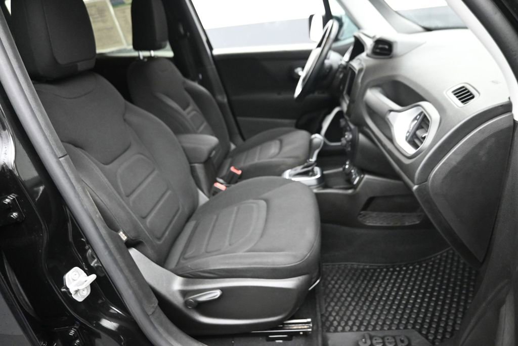 Used 2020 Jeep Renegade Latitude w/ Cold Weather Group AWD/4WD image 7