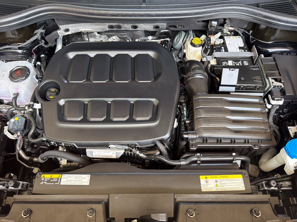 Used 2026 Volkswagen Tiguan SE R-Line FWD image 36