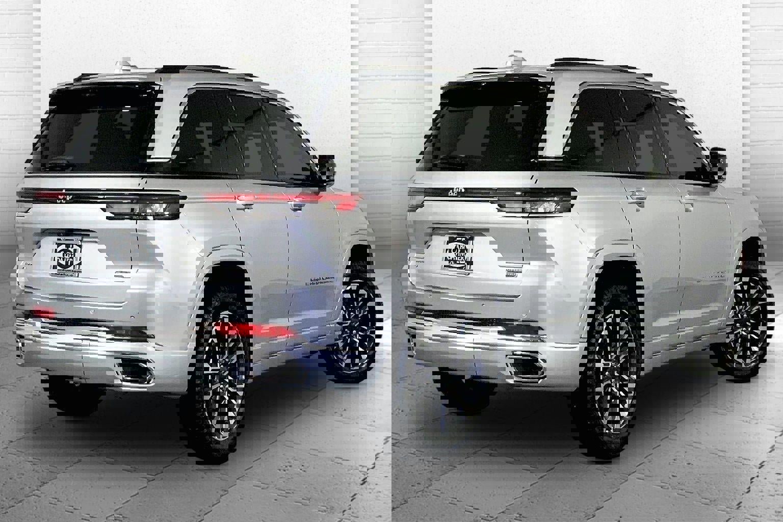 Used 2022 Jeep Grand Cherokee Overland w/ Luxury Tech Group IV image 13